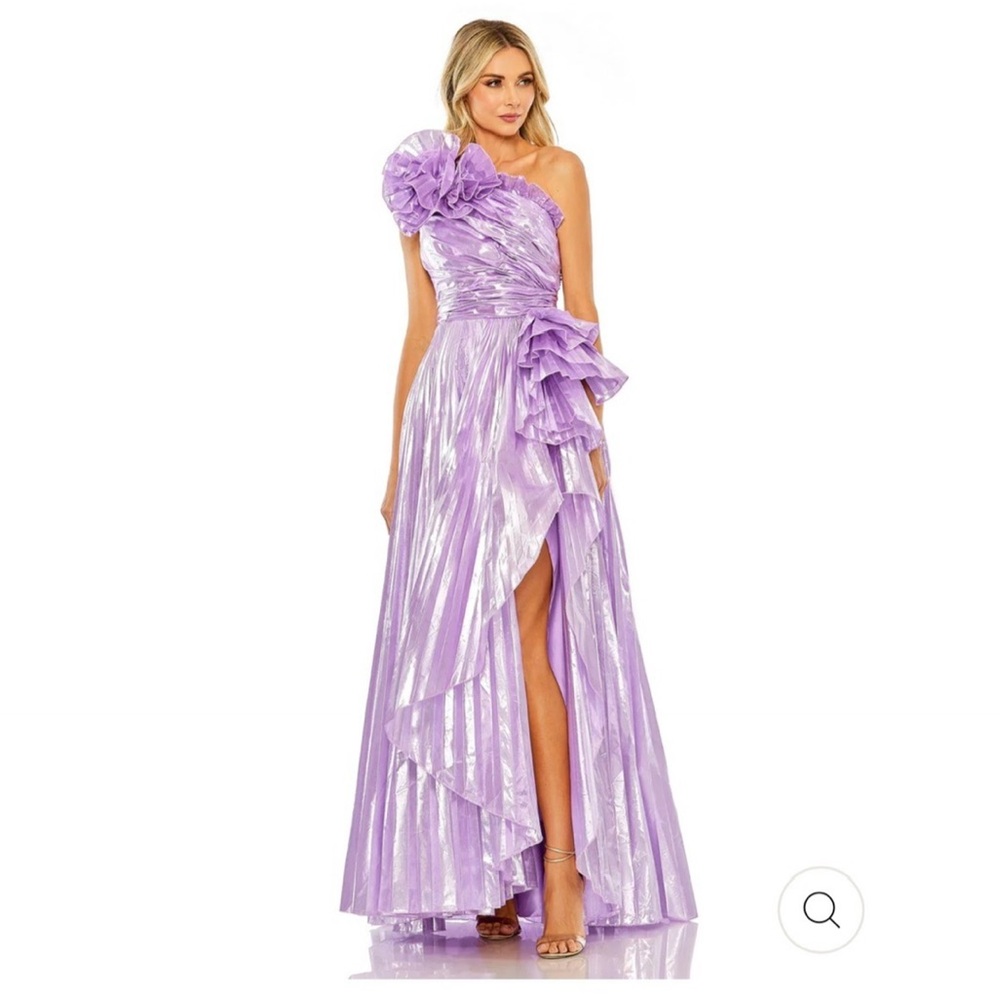 Mac Duggal One shoulder pleated gown 
Color- lilac 
Size- 8
